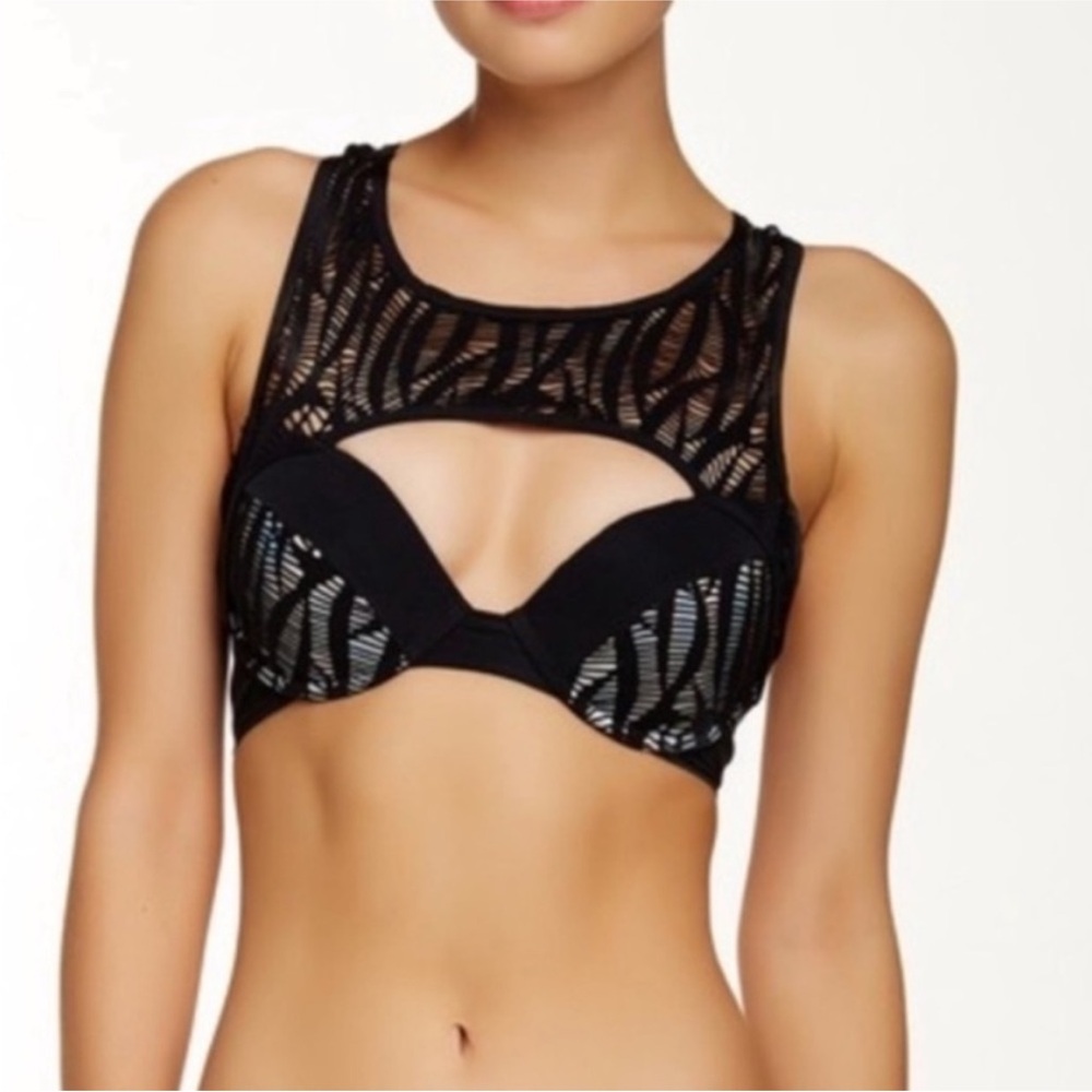 Beach Bunny Live Wire Bikini Top Size Medium NWT